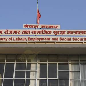 स्वास्थ्य परीक्षण शुल्क प्रधानमन्त्रीकै सल्लाह अनुसार बढाइएको दाबी