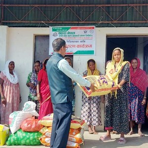 सहारा साकोस इनरुवाले वाढीपिडीतलाई दियो राहत सहारा साकोस इनरुवाले वाढीपिडीतलाई दियो राहत