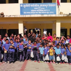 जन्मोत्सवमा बालबालिकालाई  न्यानो सुइटर तथा खाजा