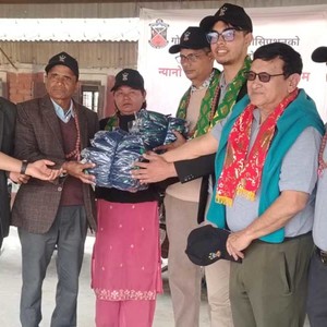 सयौँ विद्यार्थीलाई हल्दीबारीमा न्यानोपन वितरण  