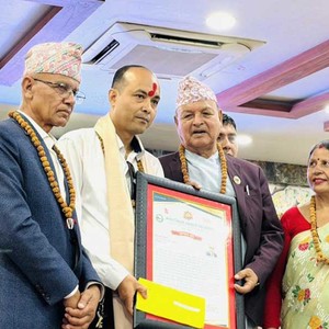 पत्रकार पुष्प खड्का पुरस्कृत पत्रकार पुष्प खड्का पुरस्कृत