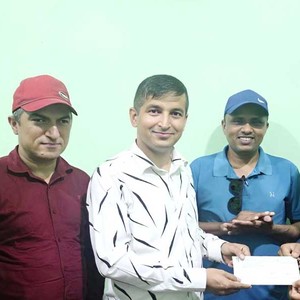  पत्रकार सहारा उपचार कोषलाई पत्रकार खड्काको सहयोग