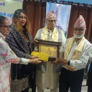 सञ्चारकर्मी तथा साहित्यकार लीला अनमोललाई ‘मनोजबाबु ओली साहित्य पुरस्कार’ सञ्चारकर्मी तथा साहित्यकार लीला अनमोललाई ‘मनोजबाबु ओली साहित्य पुरस्कार’