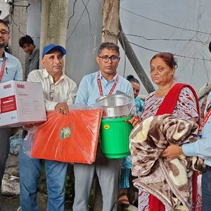 आगलागी पिडीतलाई सहारा नेपाल साकोसको सहयोग 