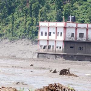 बाढीमा परेका ६७५ जनाको शव फेला, अझै २ हजार ४९८ जना सम्पर्कविहीन