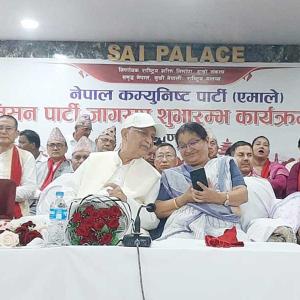 ओलीको उद्घोष ‘स्वार्थ होइन, परिवर्तनका लागि हिँडेका हौँ’ ओलीको उद्घोष ‘स्वार्थ होइन, परिवर्तनका लागि हिँडेका हौँ’
