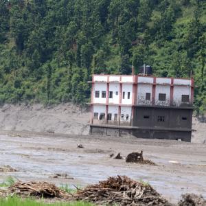 भोटेकोशीको विपद्मा इक्यान झापाको साथ, सीएसआर कोषबाट एक लाख २५ हजार सहयोग भोटेकोशीको विपद्मा इक्यान झापाको साथ, सीएसआर कोषबाट एक लाख २५ हजार सहयोग