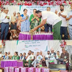 आवद्ध साकोसको १४ औं बार्षिक साधारणसभामा करिव २ दर्जनलाई सम्मान तथा पुरस्कार आवद्ध साकोसको १४ औं बार्षिक साधारणसभामा करिव २ दर्जनलाई सम्मान तथा पुरस्कार