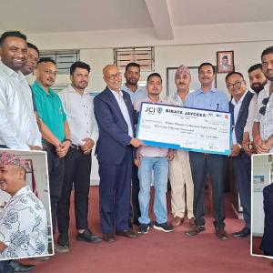 बाढीपीडितका लागि वीरता जेसीजको २ लाख ५१ हजार सहयोग बाढीपीडितका लागि वीरता जेसीजको २ लाख ५१ हजार सहयोग